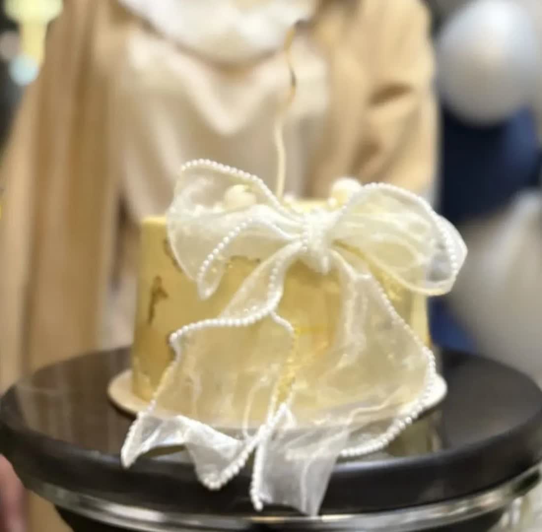 کیک پاپیونی مینیمال